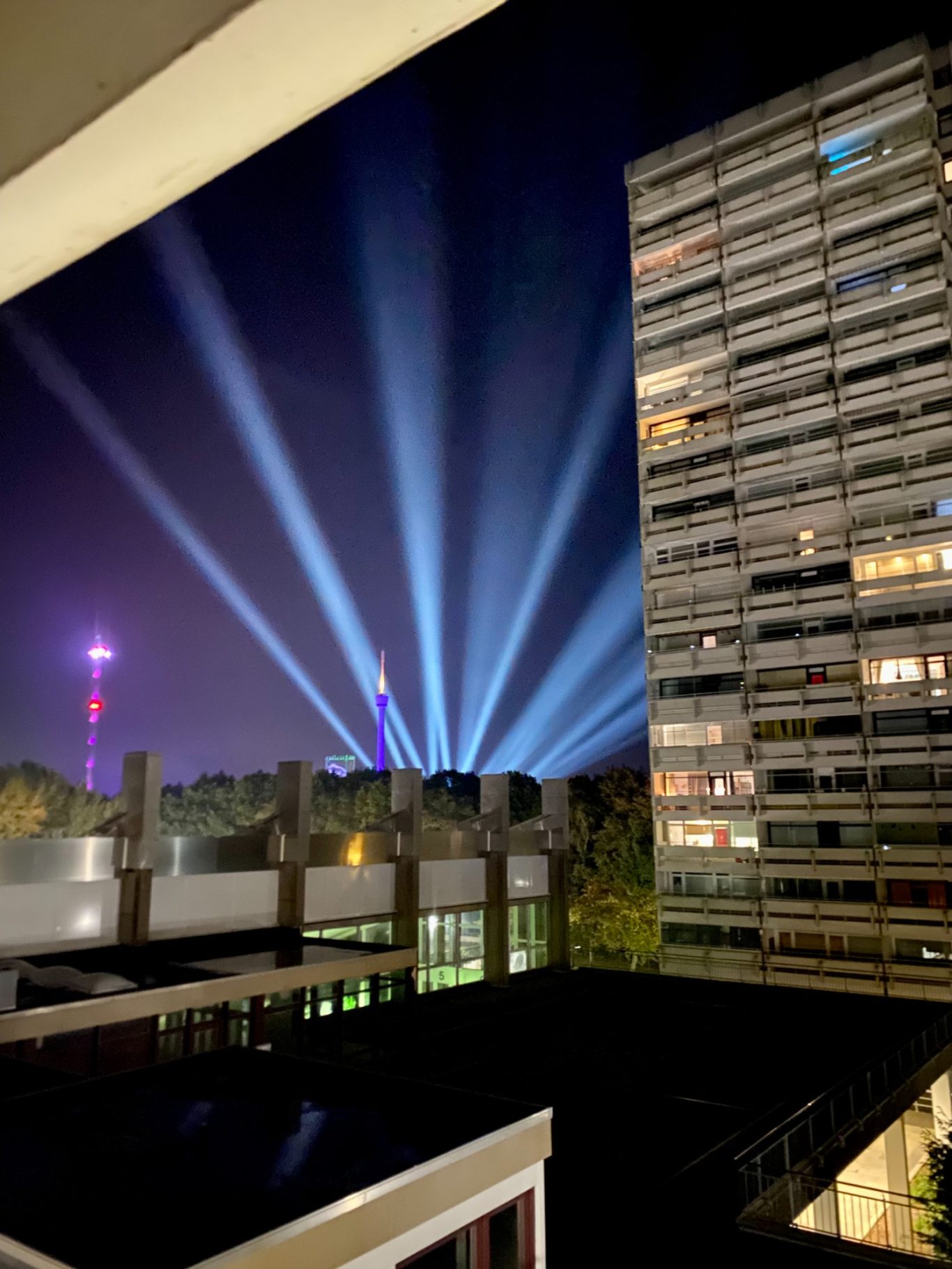 HANSA-PARK-Blick vom Balkon Blick vom Balkon der Ferienwohnung Seeschwalbe auf den beleuchteten HANSA-PARK bei Nacht