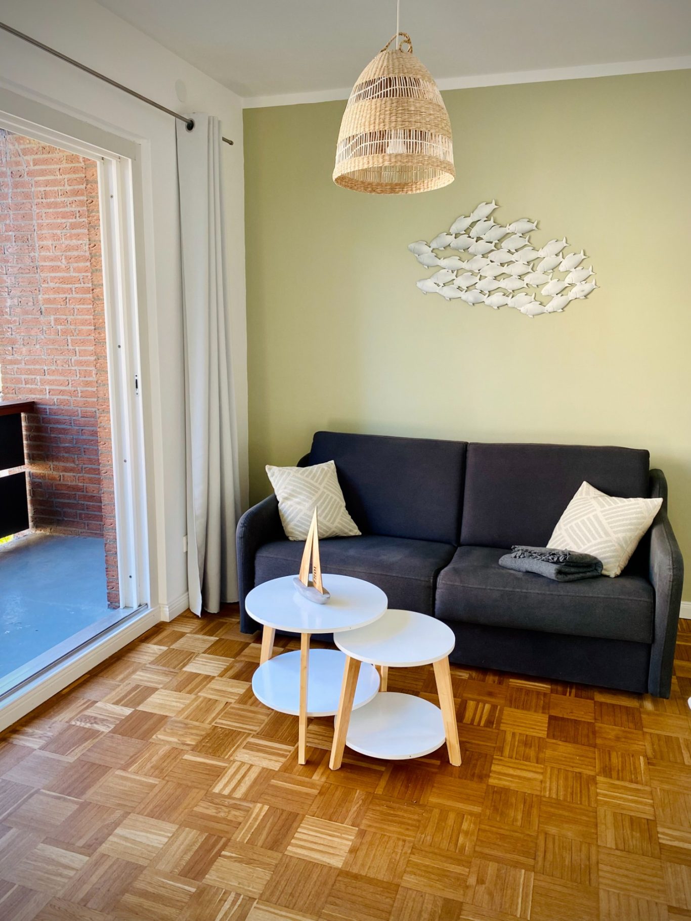 Gemütliche Sitzecke an der Ostsee Wohnbereich mit Sofa und Sitzecke in der Ferienwohnung Sandkorn