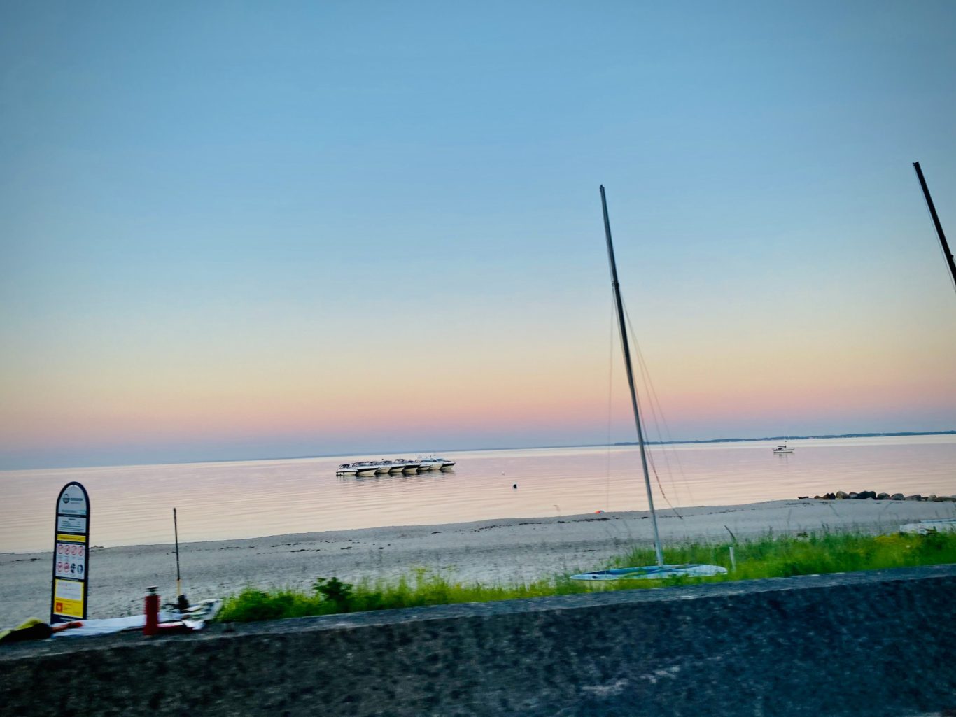 Abendstimmung an der Ostsee Ostsee und Strand in Sierksdorf bei stimmungsvoller Abenddämmerung