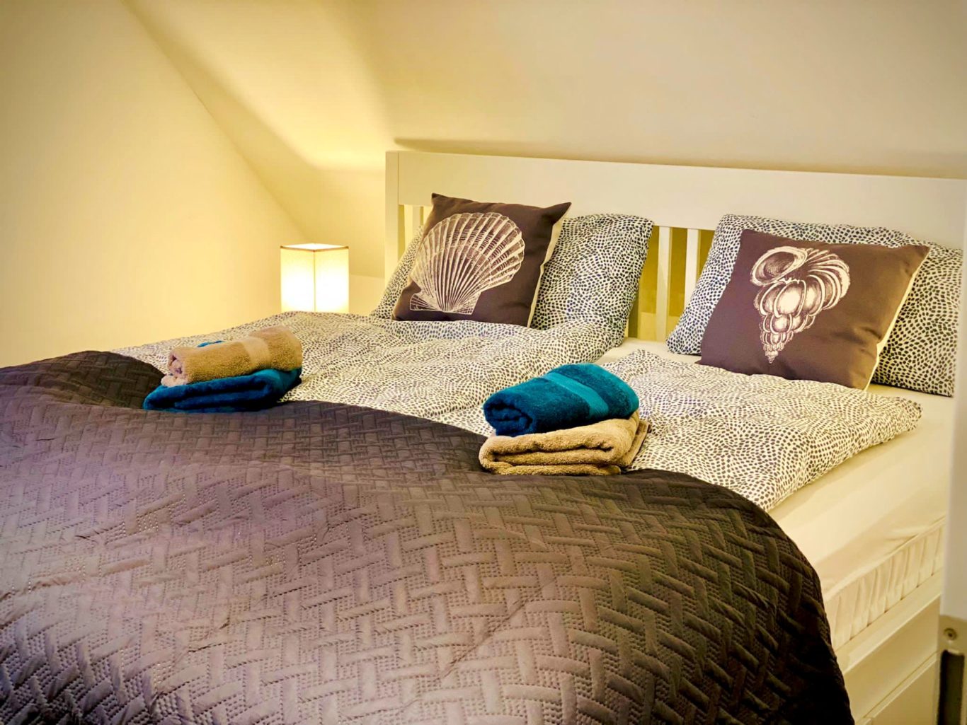 Schlafzimmer mit Doppelbett in Sierksdorf Schlafzimmer mit Doppelbett in der Ferienwohnung Seeblick in Sierksdorf
